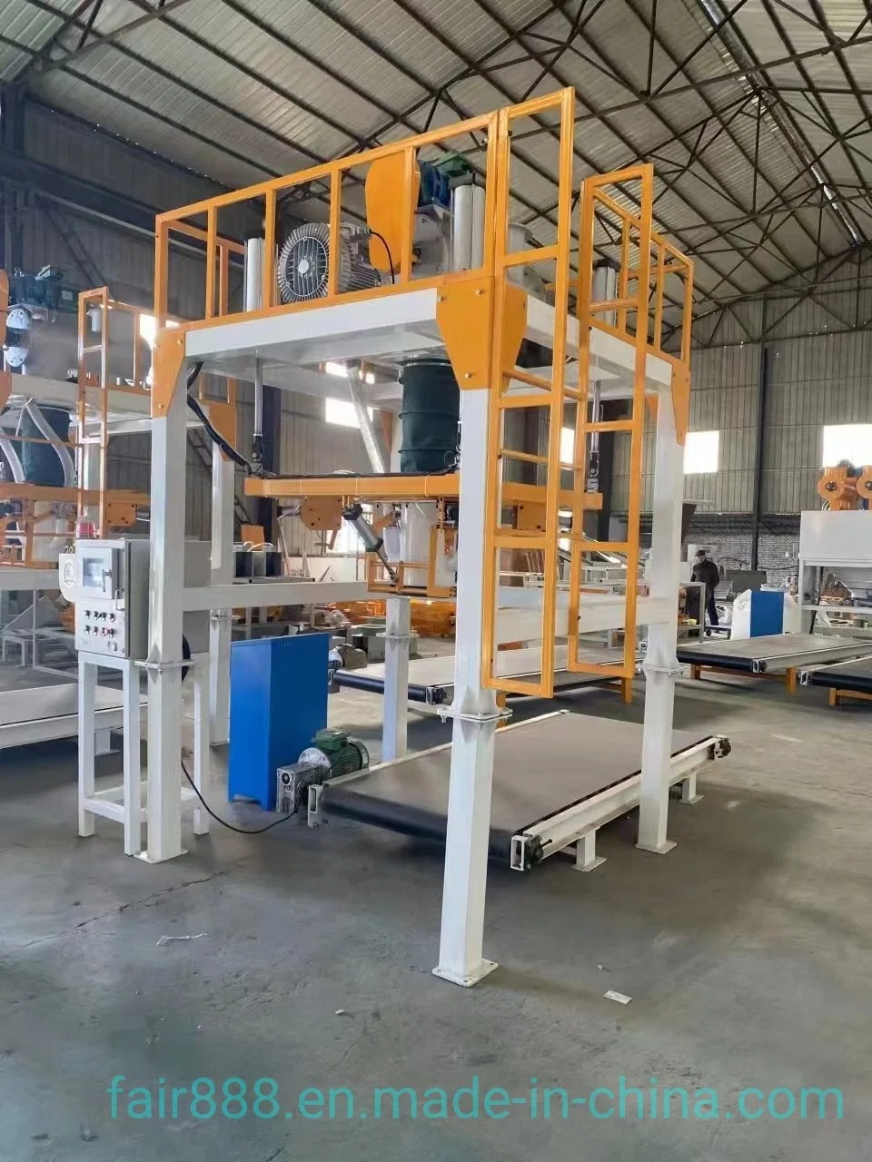 Automatic fertilizer bagging machine